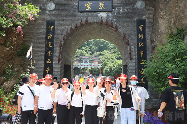 遠赴人間驚鴻宴·國學經典記心間 遠赴人間驚鴻宴·國學經典記心間